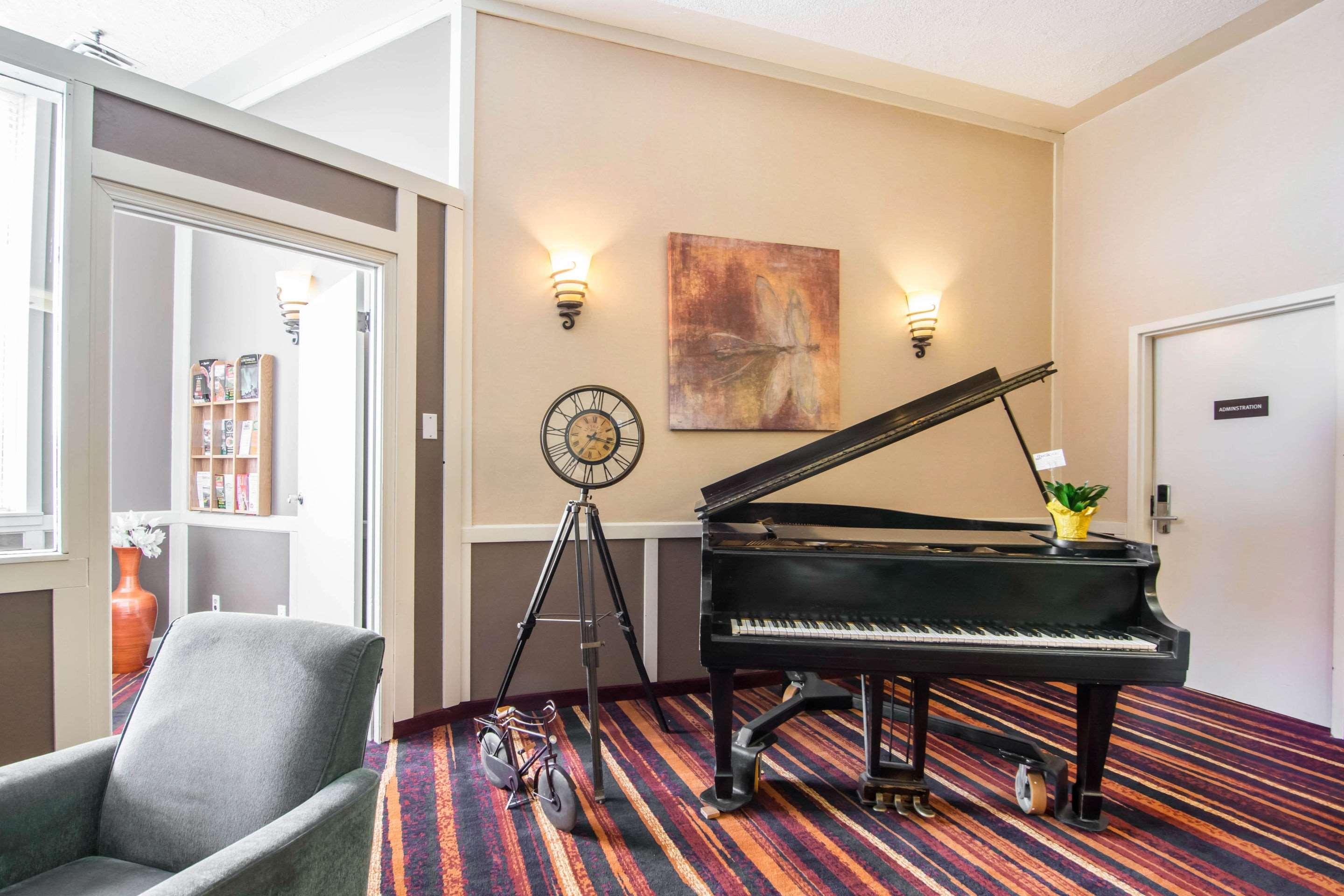 Quality Hotel Drumheller Bagian luar foto